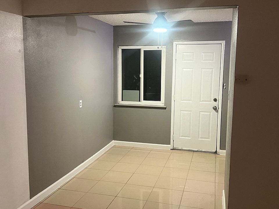 1st image of 928 E Navajo St