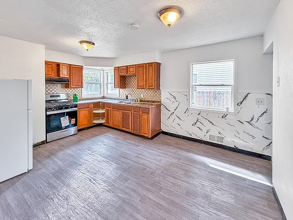 5th image of 423 Lafond Ave