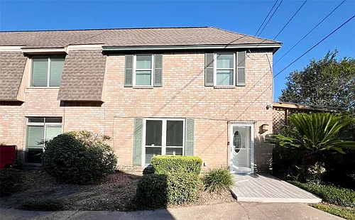 840 Threadneedle St #220 Photo 1