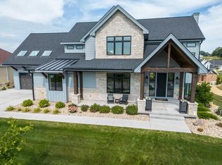 4840 Saint Annes Dr, Waunakee, WI 53597