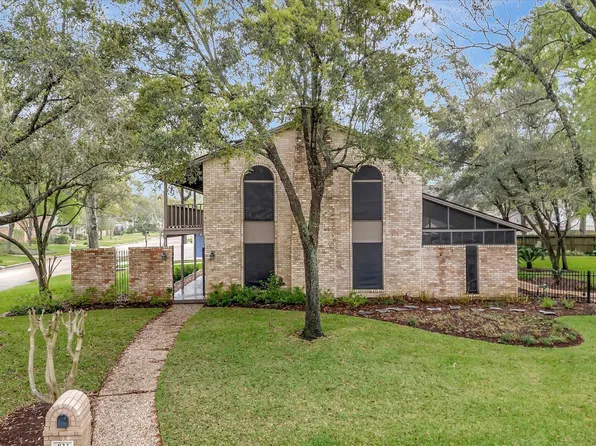 822 Devonport Ln, Seabrook, TX 77586