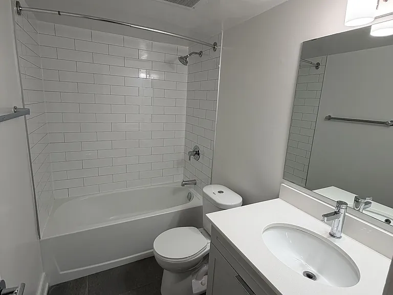 147 Wellington St W #202 — Photo 14
