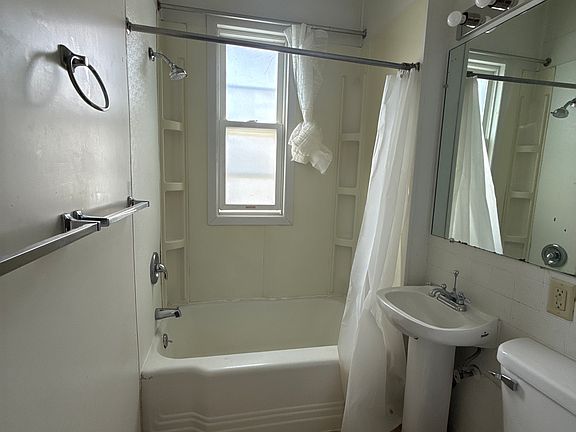 5th image of 1522 D St #2