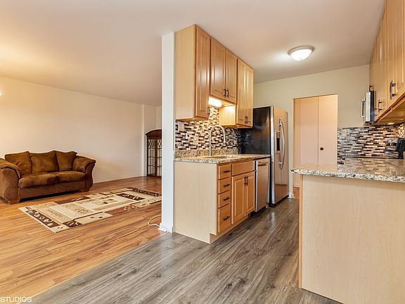 3rd image of 7141 N Kedzie Ave APT 607