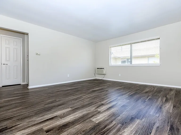 Meadowood Place Apartment Homes — Photo 18