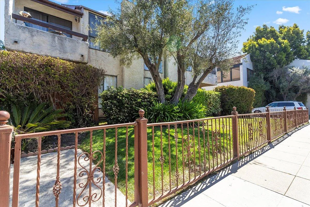 2 bed, 1321 sqft, $3,450 — Photo 3