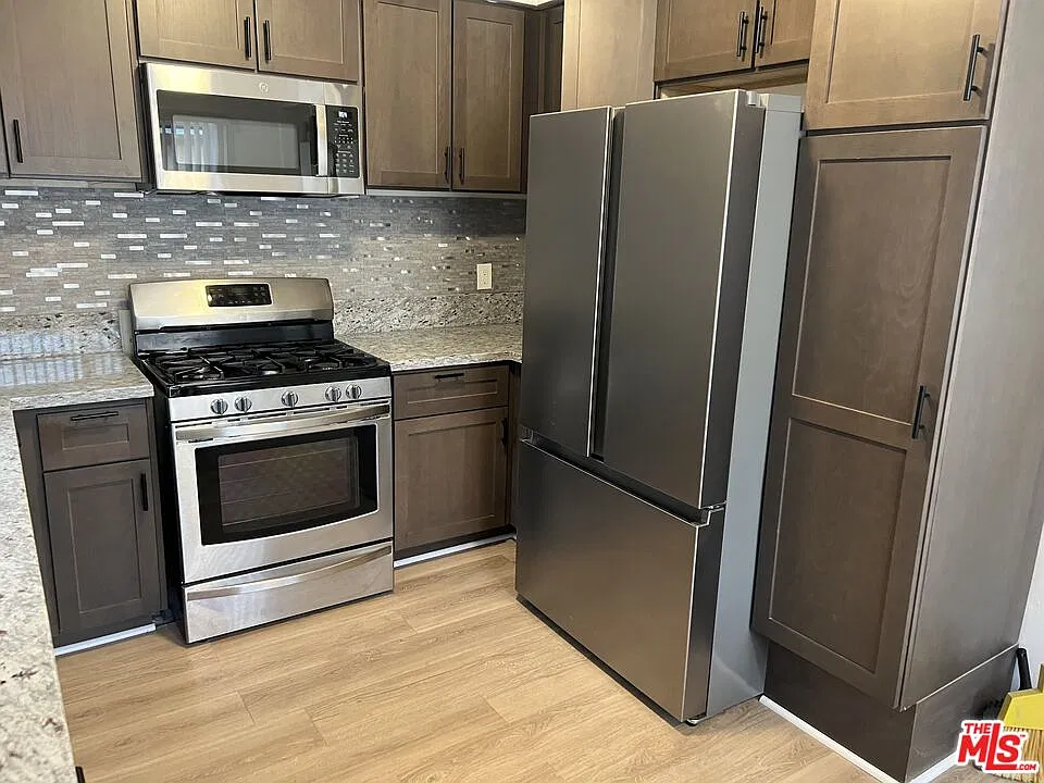 2 bed, 2.0 bath, 1120 sqft, $3,200 — Photo 4