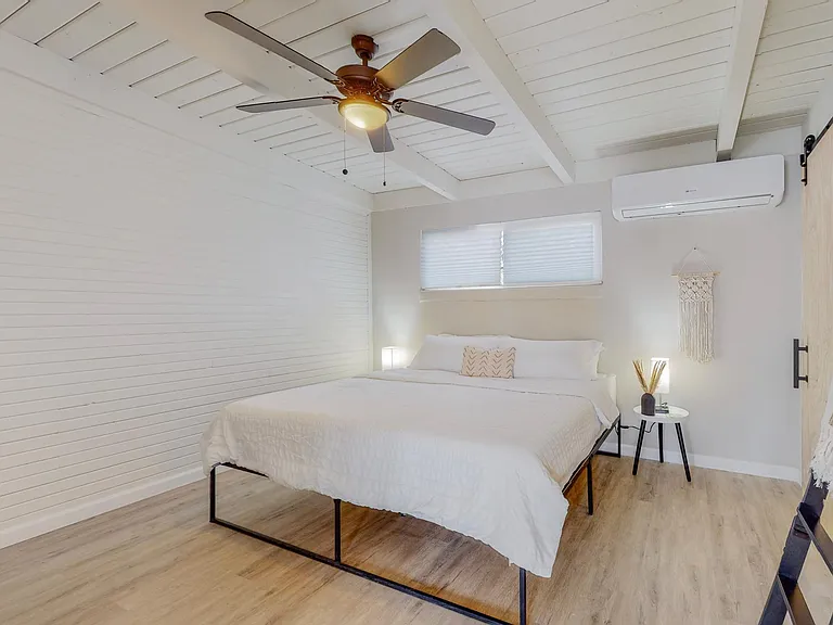 720 Truman St NE #1 — Photo 5