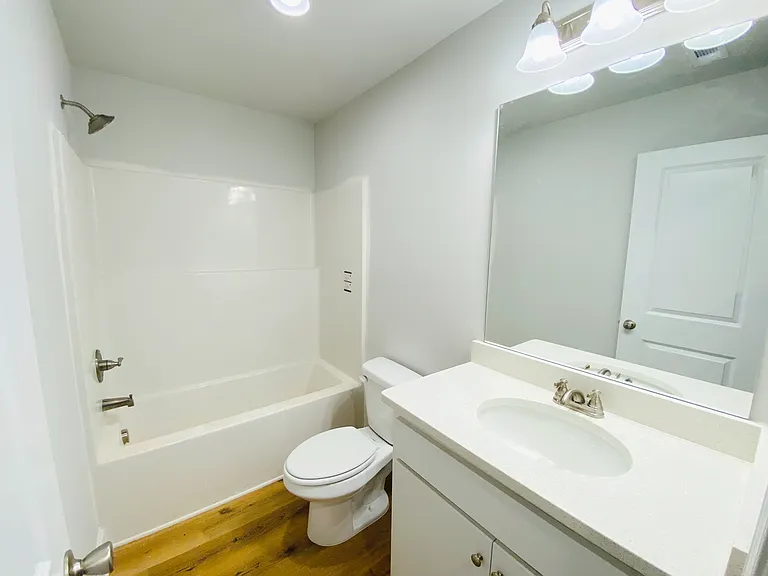 1095 N Village Dr — Photo 18