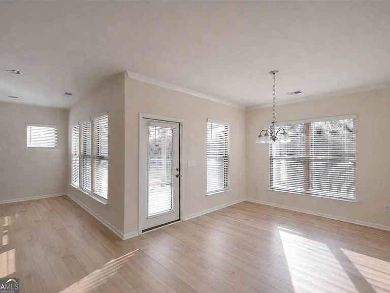 217 Florence Rd — Photo 4