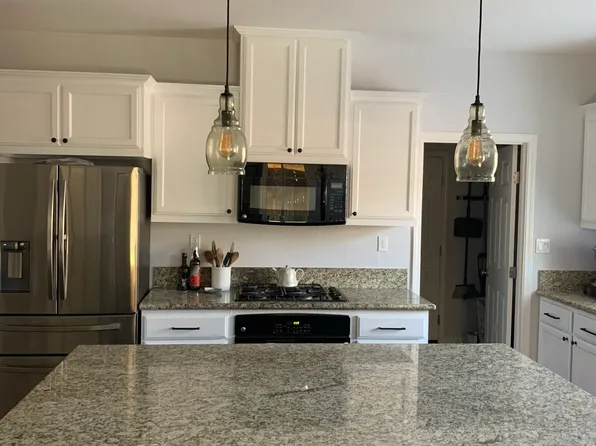 819 Raccoon Valley Dr, Manteca, CA 95336