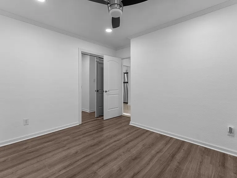 780 Meade Ln — Photo 16