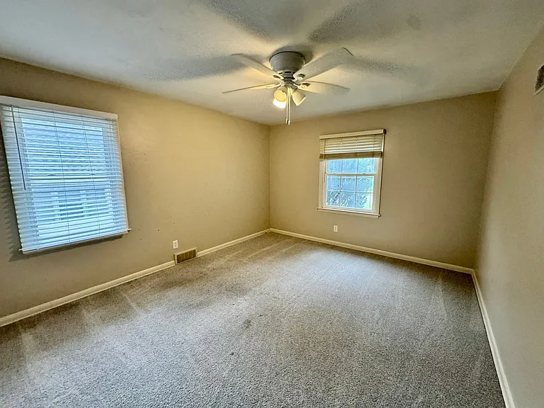 1006 N 49th Ave — Photo 33