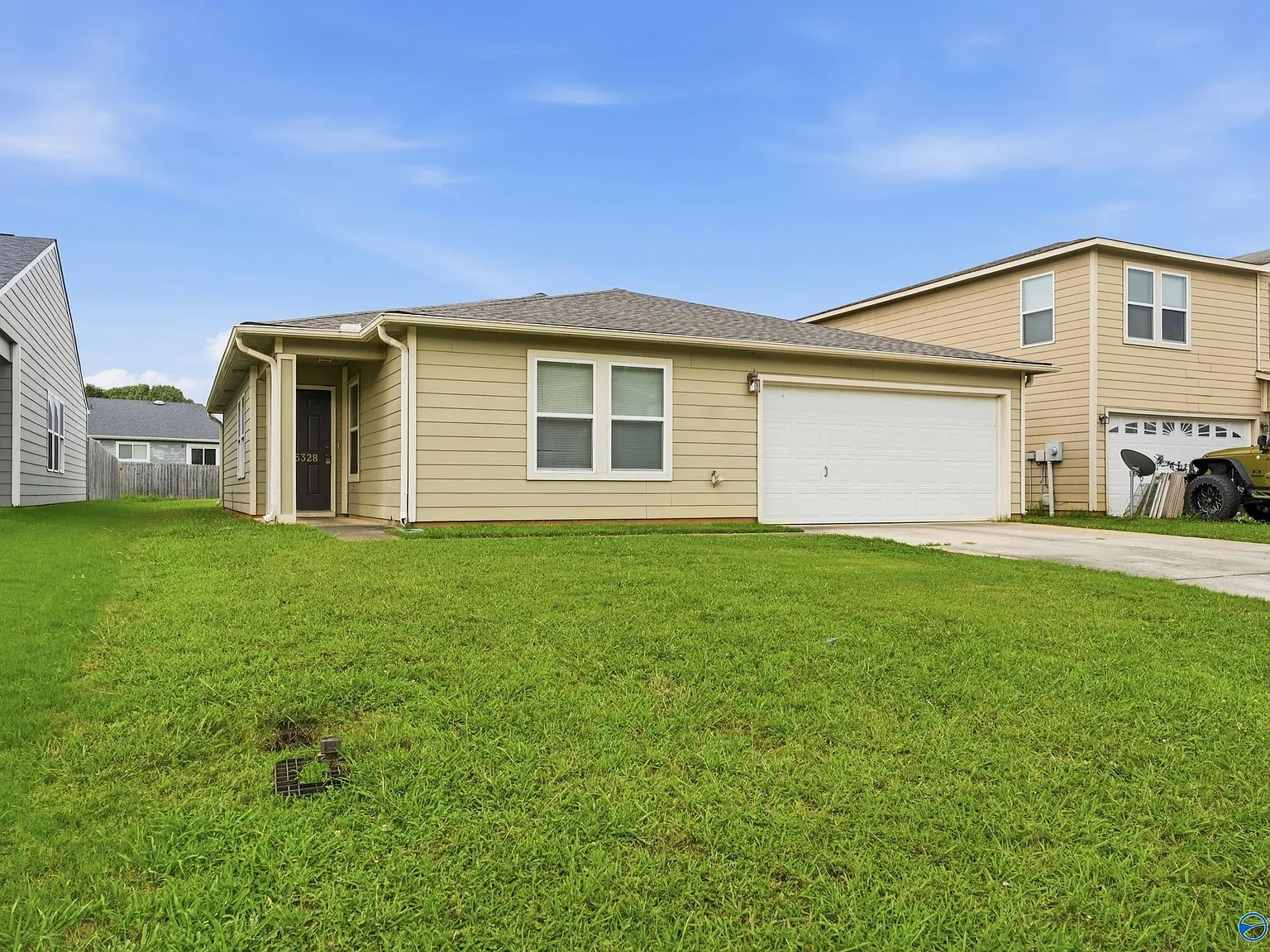 3 bed, 2.0 bath, 1465 sqft, $1,600 — Photo 2