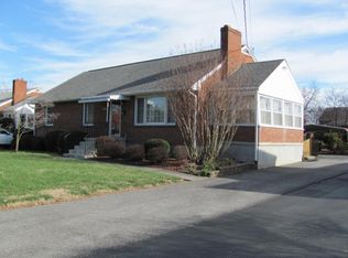 922 Logan St, Salem, VA 24153