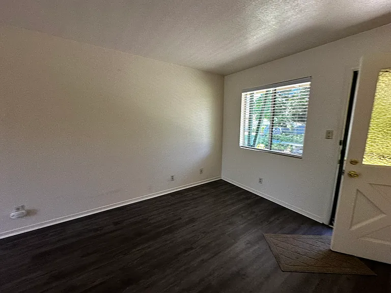 91 Summit Ave #8 — Photo 4