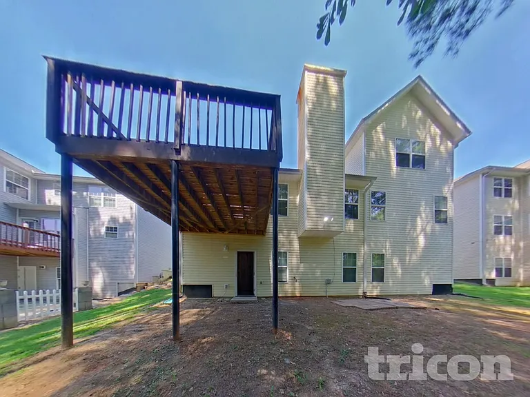 7485 Ferrara Dr — Photo 16