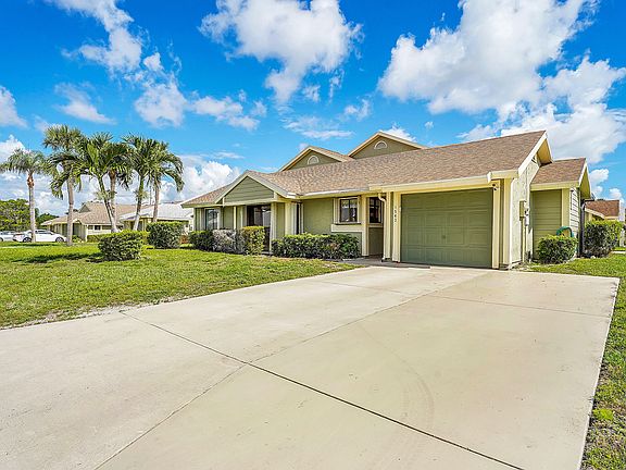 3rd image of 1543 SE Dewberry Court