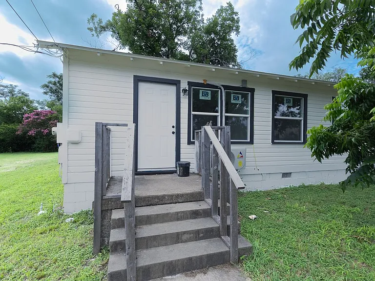 1716 Ethel Ave — Photo 1