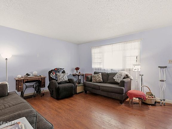 4th image of 4510 Mockingbird Dr NE