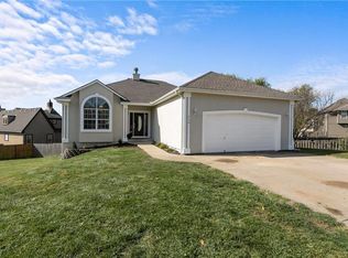518 Forrest View Ct, Raymore, MO 64083