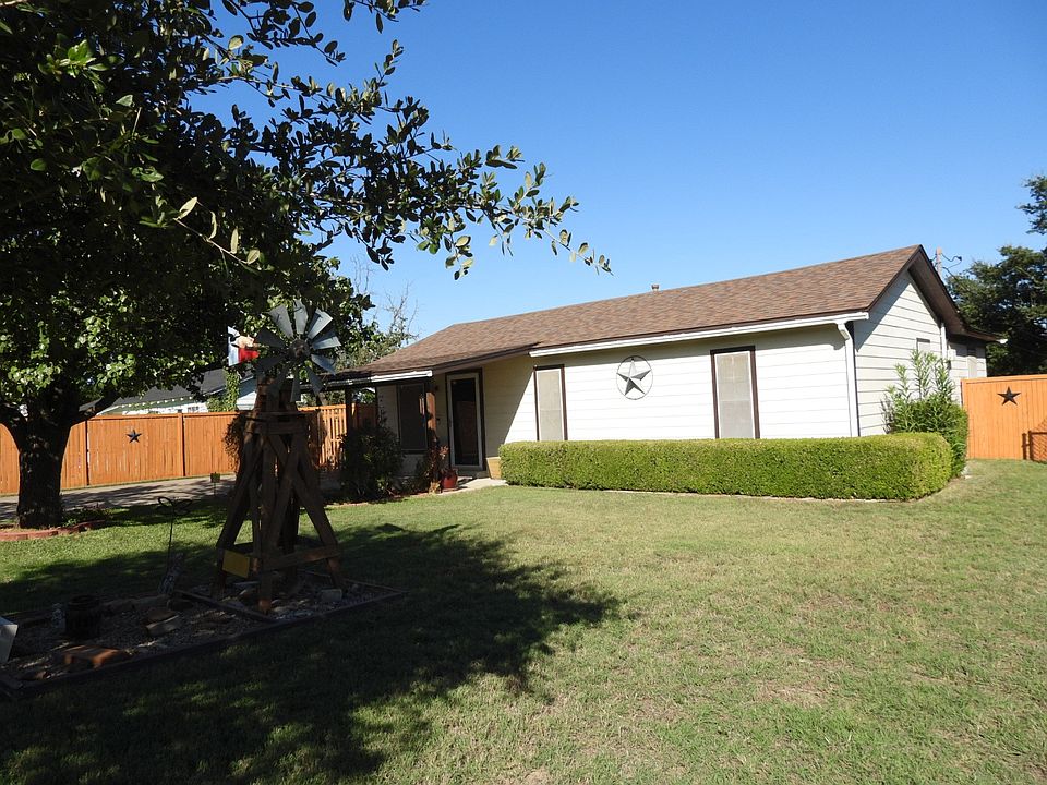 1st image of 924 Bourland Dr