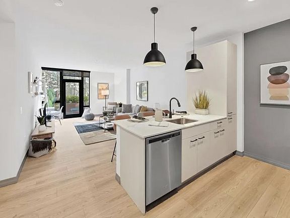 4th image of 1942 N Hermitage Ave #2