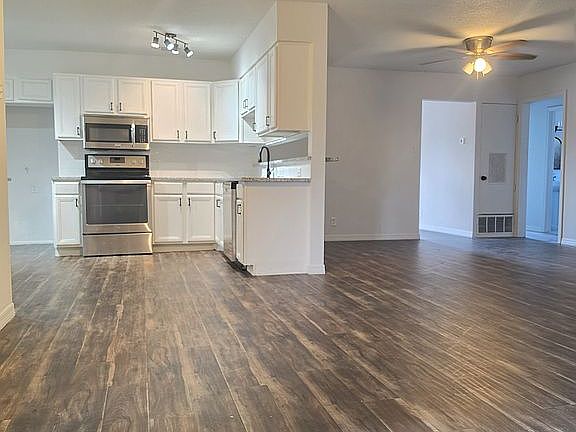 4th image of 4434 Seabreeze Dr
