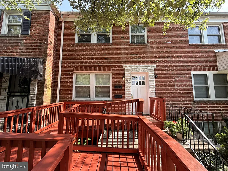 909 E Lake Ave #1 — Photo 33