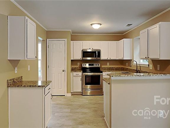 3rd image of 7827 Belchester Cir