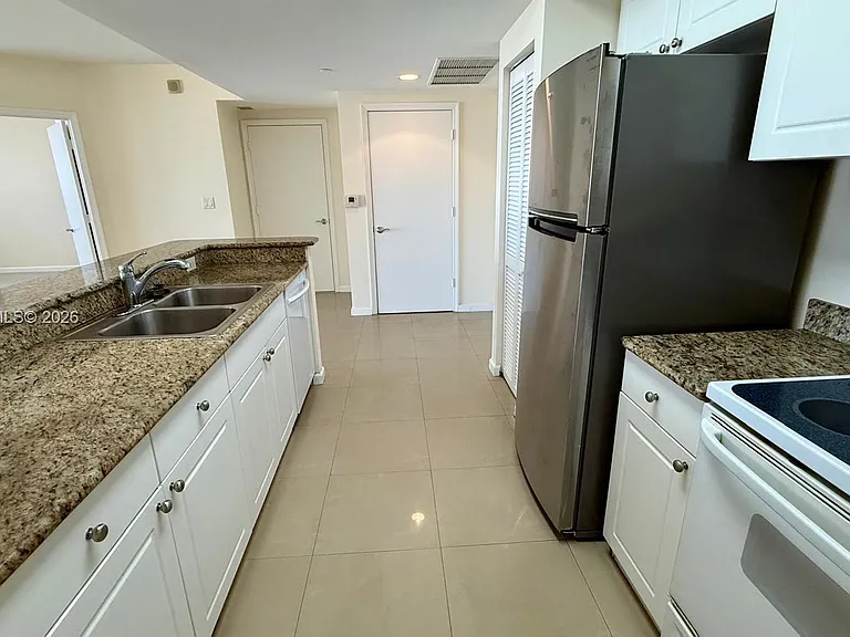 19501 W Country Club Dr #1212 — Photo 28