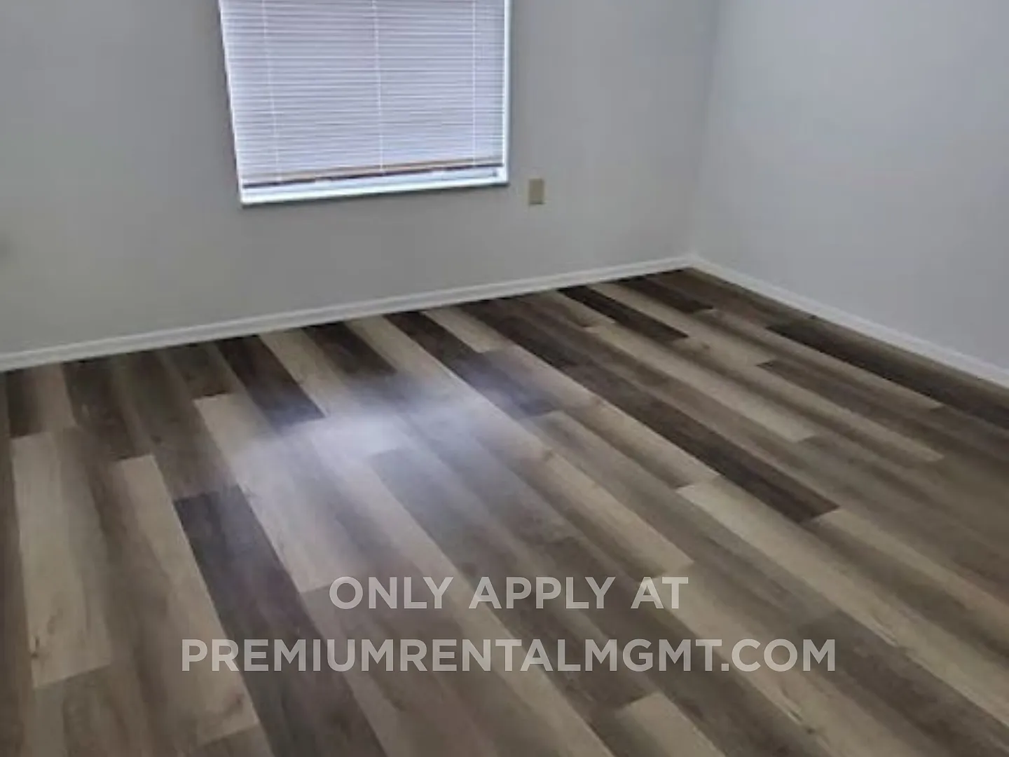 3 Bedroom 3 Baths Condominium — Photo 2