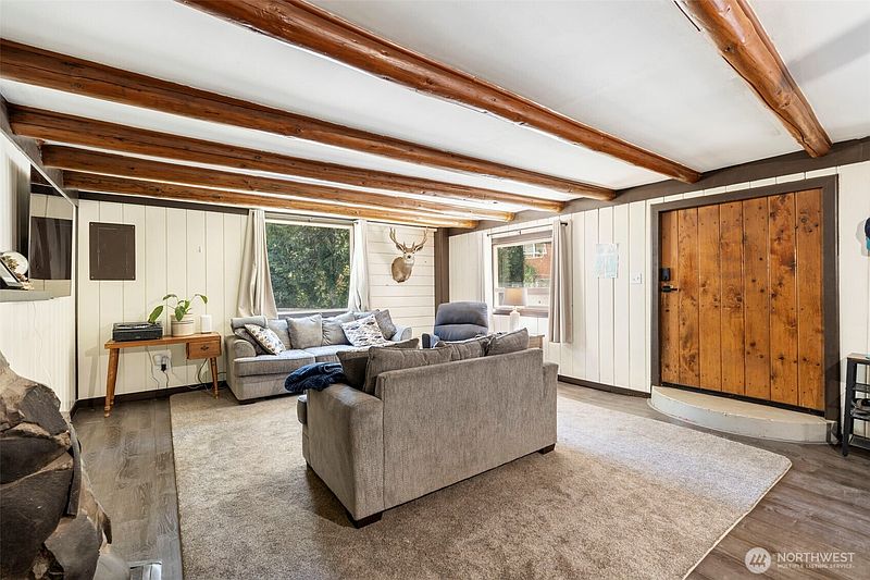4th image of 293 Logan Hill Road