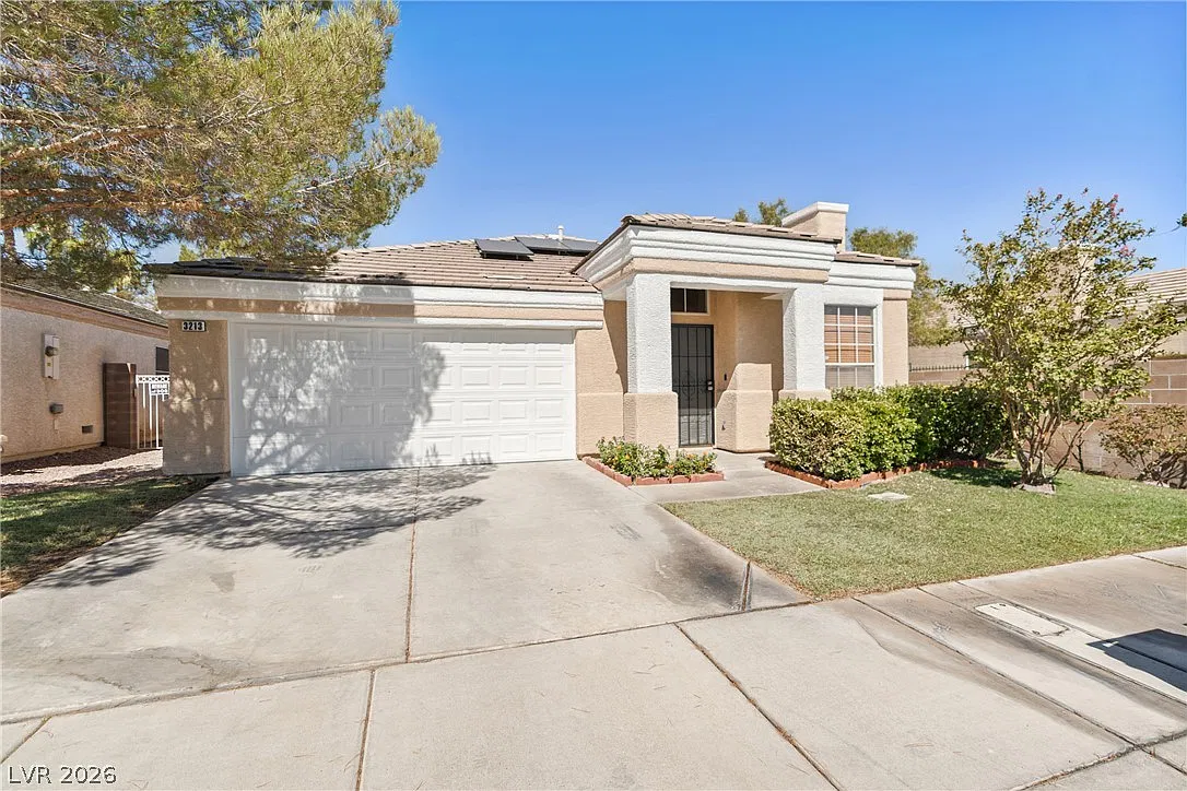 3 bed, 2.0 bath, 1207 sqft, $2,195 — Photo 1