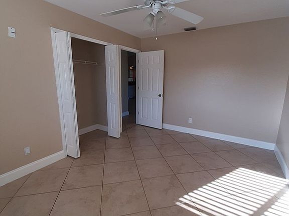 4th image of 136 SE 16th St