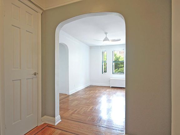 3rd image of 418 Saint Johns Pl APT 3B