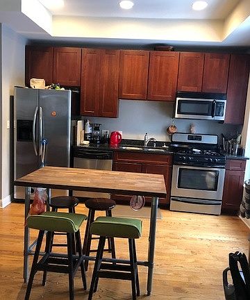 3rd image of 830 W Leland Ave APT 203