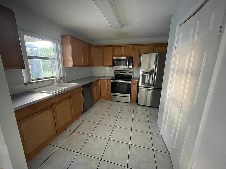 825 Corvette Ave — Photo 11