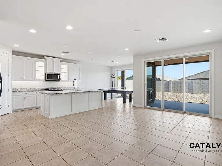 6926 W Winston Dr — Photo 21