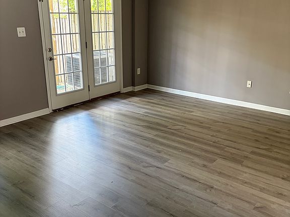 3rd image of 1074 Wisdom Ct