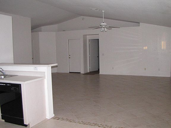 2nd image of 8046 E Des Moines St