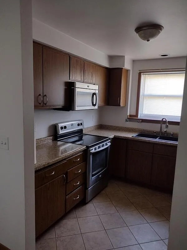 2 bed, 1.0 bath, $1,119 — Photo 4