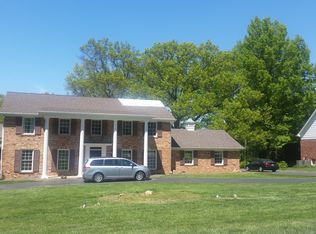 411 Tregaron Pl, Saint Louis, MO 63131