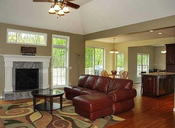 4th image of 12 Hyacinth Ln