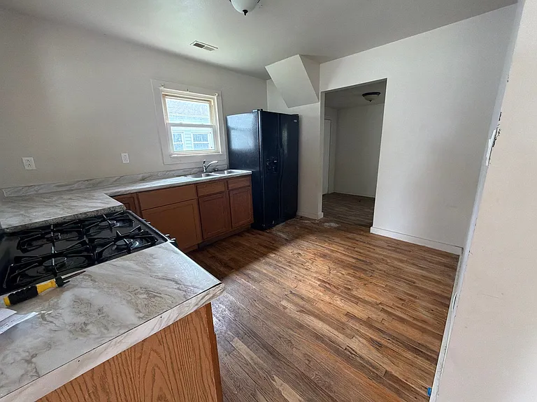 222 Nadine St — Photo 4