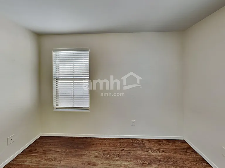 3282 E Oakland St — Photo 23