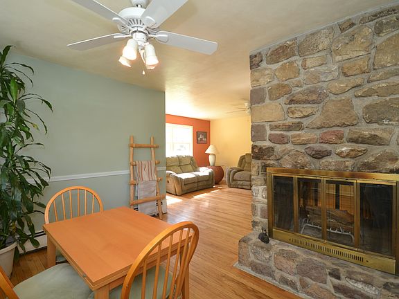 5th image of 221 Kimbel Dr