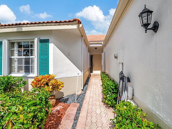 4th image of 6091 Floral Lakes Drive