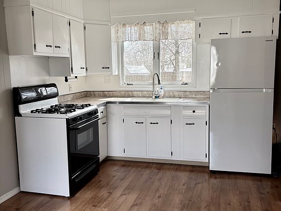 4th image of 301 West St