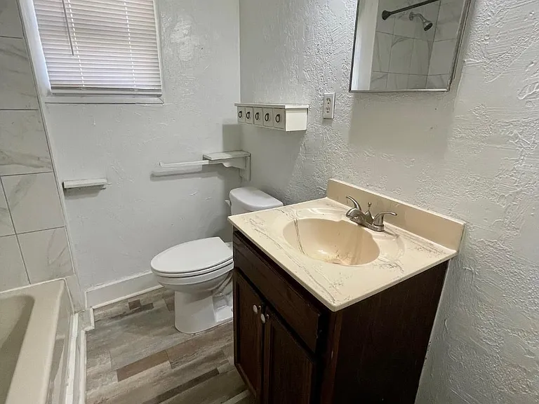 524 W Harrison St #A — Photo 10